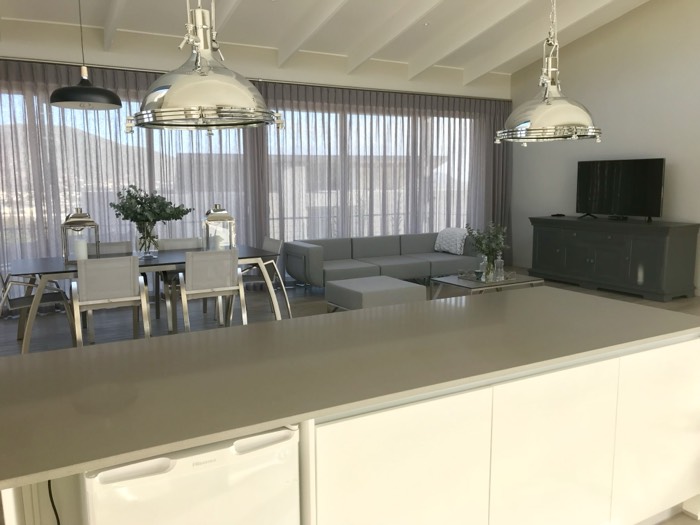 Mountains & Sea — Estate Noordhoek — image 5