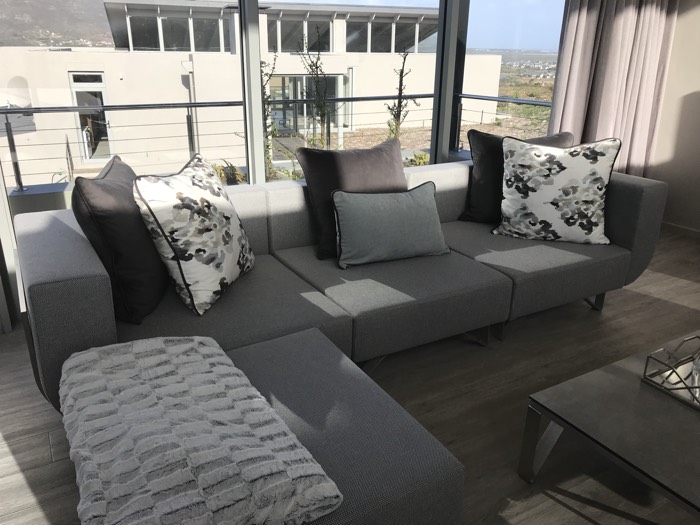 Mountains & Sea — Estate Noordhoek — image 1