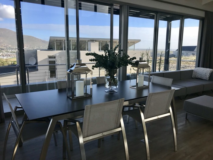 Mountains & Sea — Estate Noordhoek — image 9
