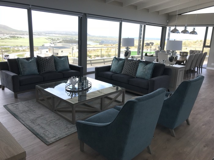 Modern Family Living — image 13