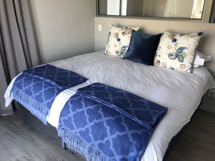 Mountains & Sea — Estate Noordhoek — image 22