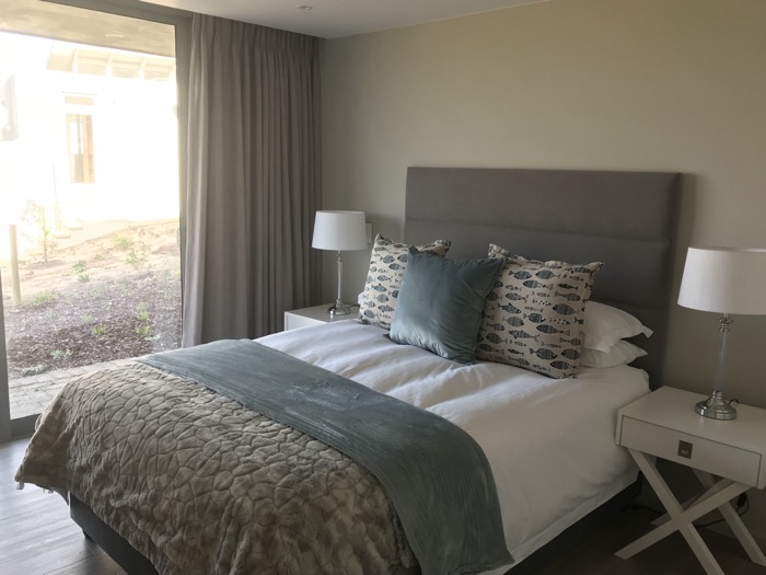 Mountains & Sea — Estate Noordhoek — image 13