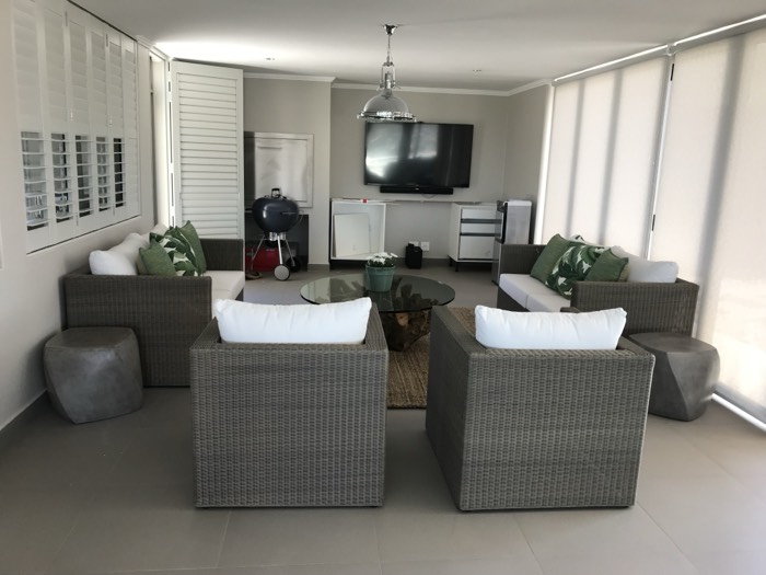 Modern Family Living — image 20