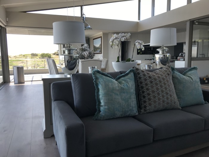 Modern Family Living — image 11