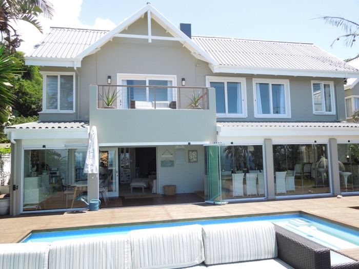 Tropical Beach House — image 11