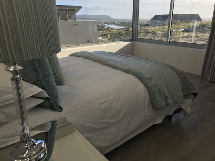 Mountains & Sea — Estate Noordhoek — image 12